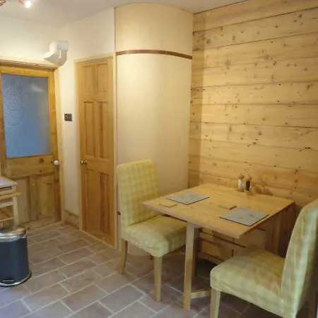 The Little Luckwell By Cliftonvalley Apartment